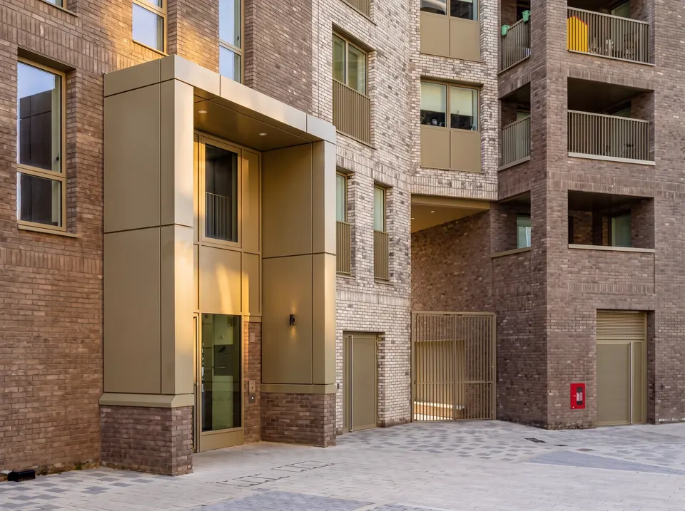The entrance of a completed Bricks‘N’Mortar building in London, in golden evening light